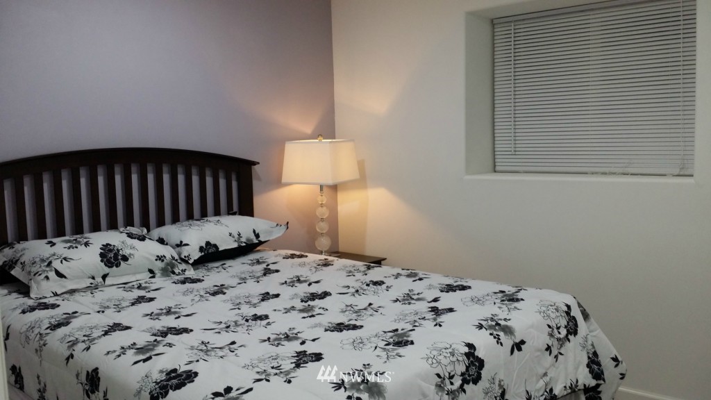 3323 Northeast 8th Street Renton, WA 98056 - Photo 5 of 11