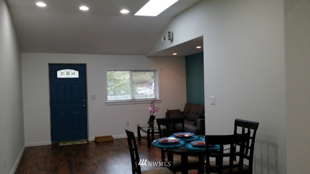 3323 Northeast 8th Street Renton, WA 98056 - Photo 6 of 11