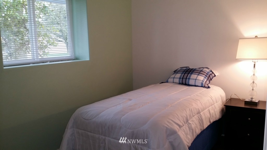 3323 Northeast 8th Street Renton, WA 98056 - Photo 7 of 11
