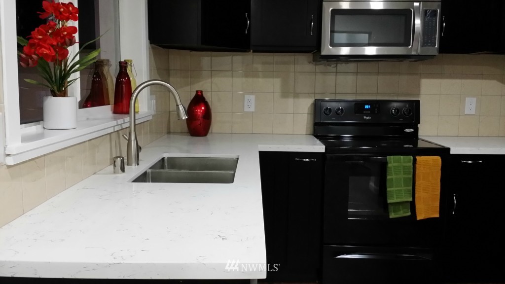 3323 Northeast 8th Street Renton, WA 98056 - Photo 8 of 11