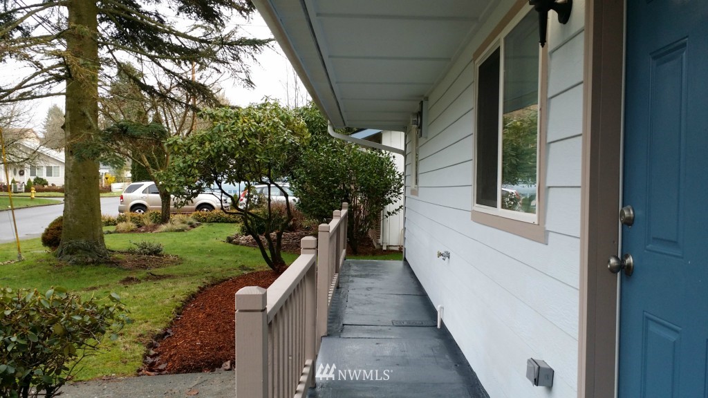3323 Northeast 8th Street Renton, WA 98056 - Photo 9 of 11