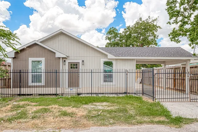 $319,900 | 3014 Delia Street, Houston, TX 77026