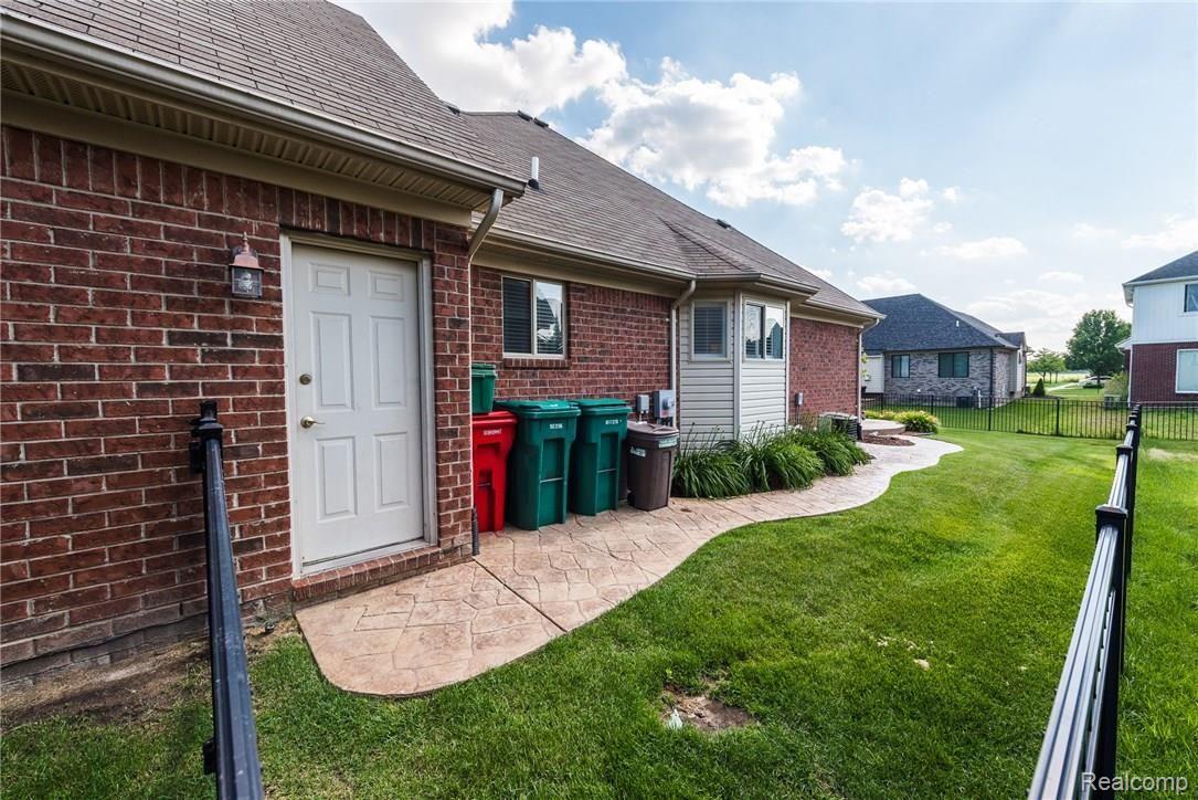 50829 Nesting Ridge Drive Macomb, MI 48044 - Photo 14 of 56 BACK-10.jpg