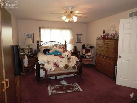 1136 Heatherwoode Road Flint, MI 48532 - Photo 10 of 19 20398637-9.JPG