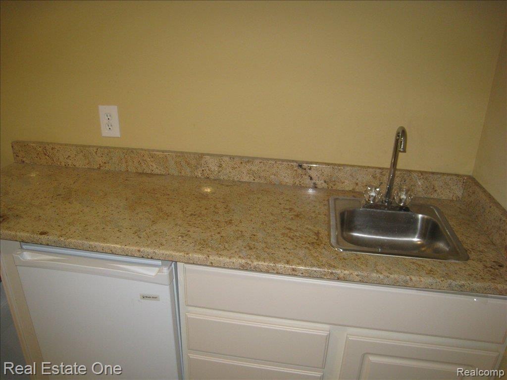 803 Chelsea Ridge Court, Unit 16 Howell, MI 48843 - Photo 20 of 25 IMG_8083