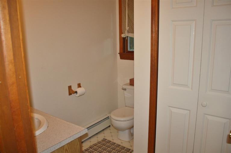 46 Deer Ridge Road Mashpee, MA 02649 - Photo 13 of 33 a bathroom with a toilet and a shower