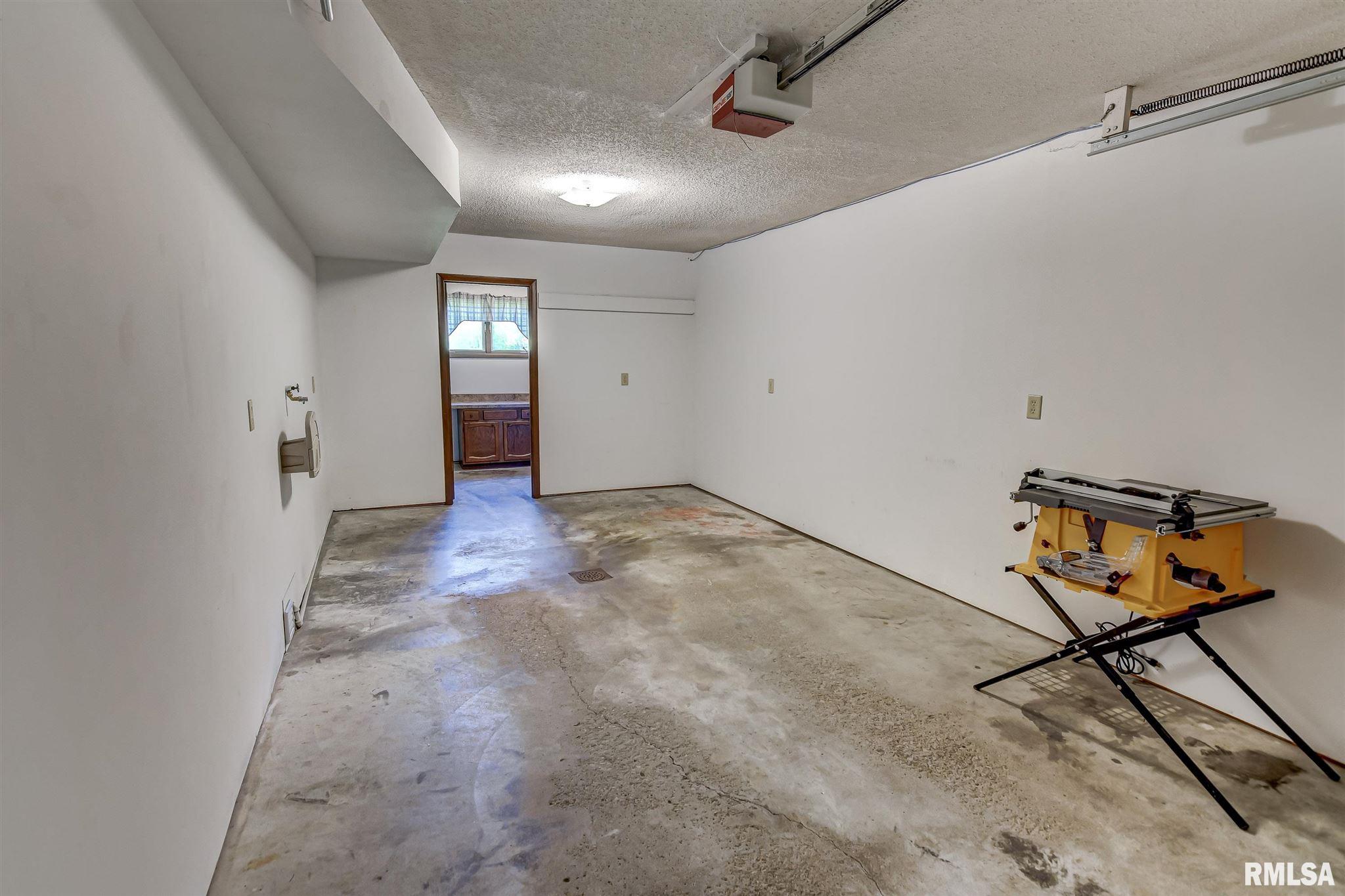 2235 Big Bend Road Taylorville, IL 62568 - Photo 10 of 35 Gallery Image 10
