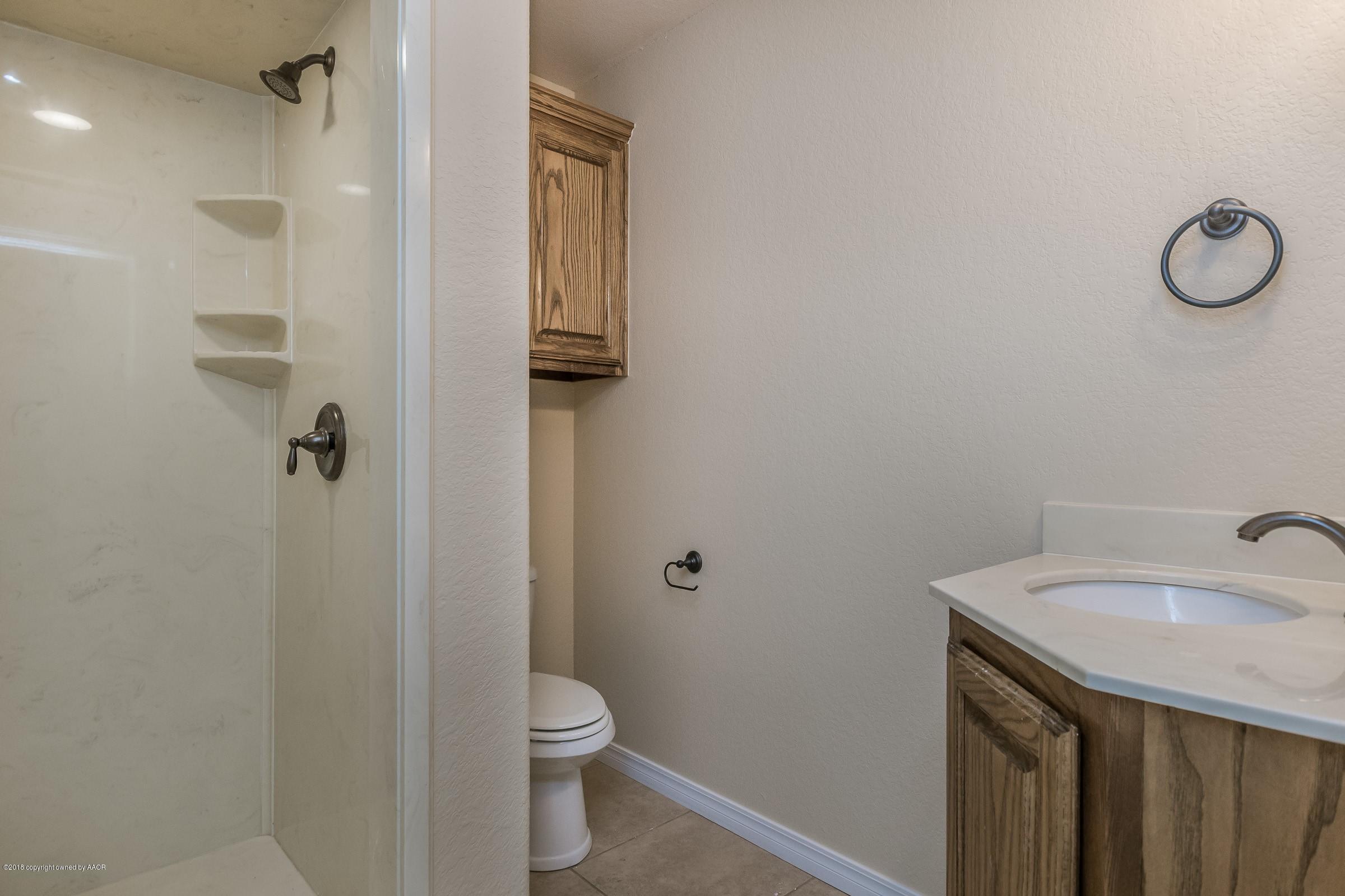 18301 Grasslands Road Amarillo, TX 79124 - Photo 15 of 29 015_Guest Bathroom