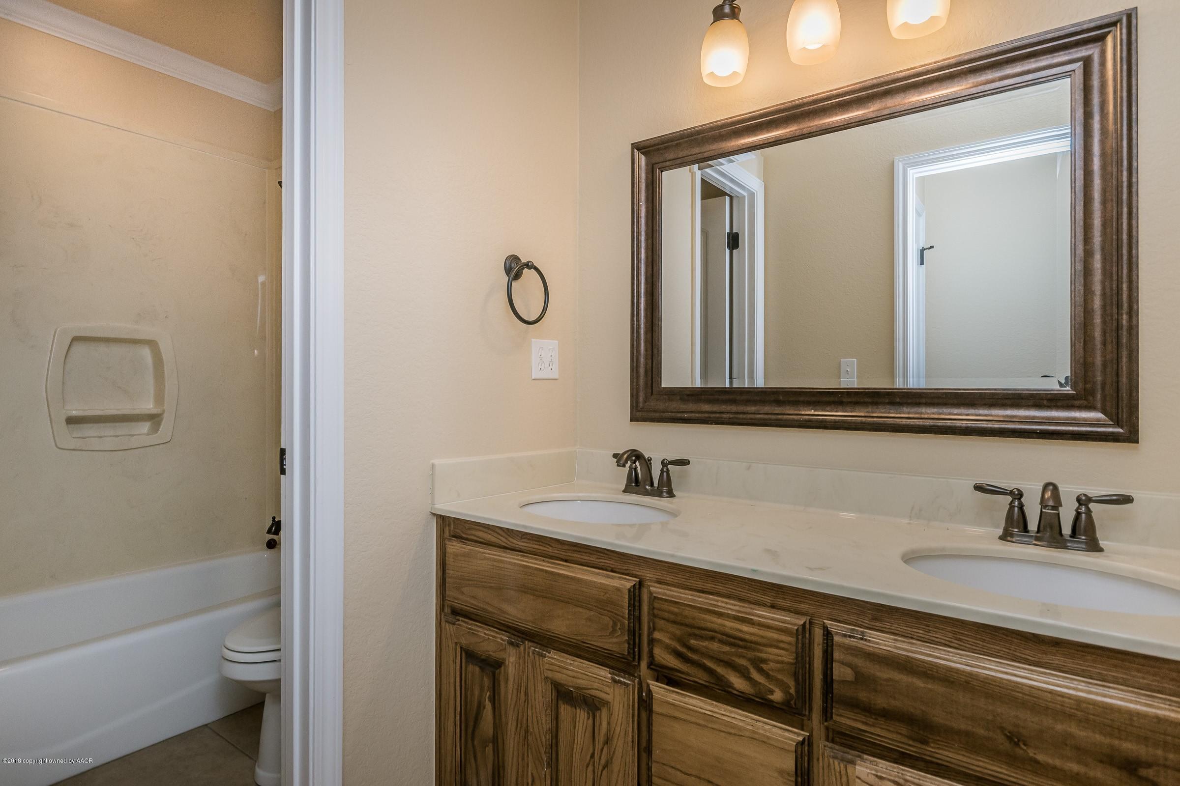 18301 Grasslands Road Amarillo, TX 79124 - Photo 19 of 29 019_Hall Bathroom