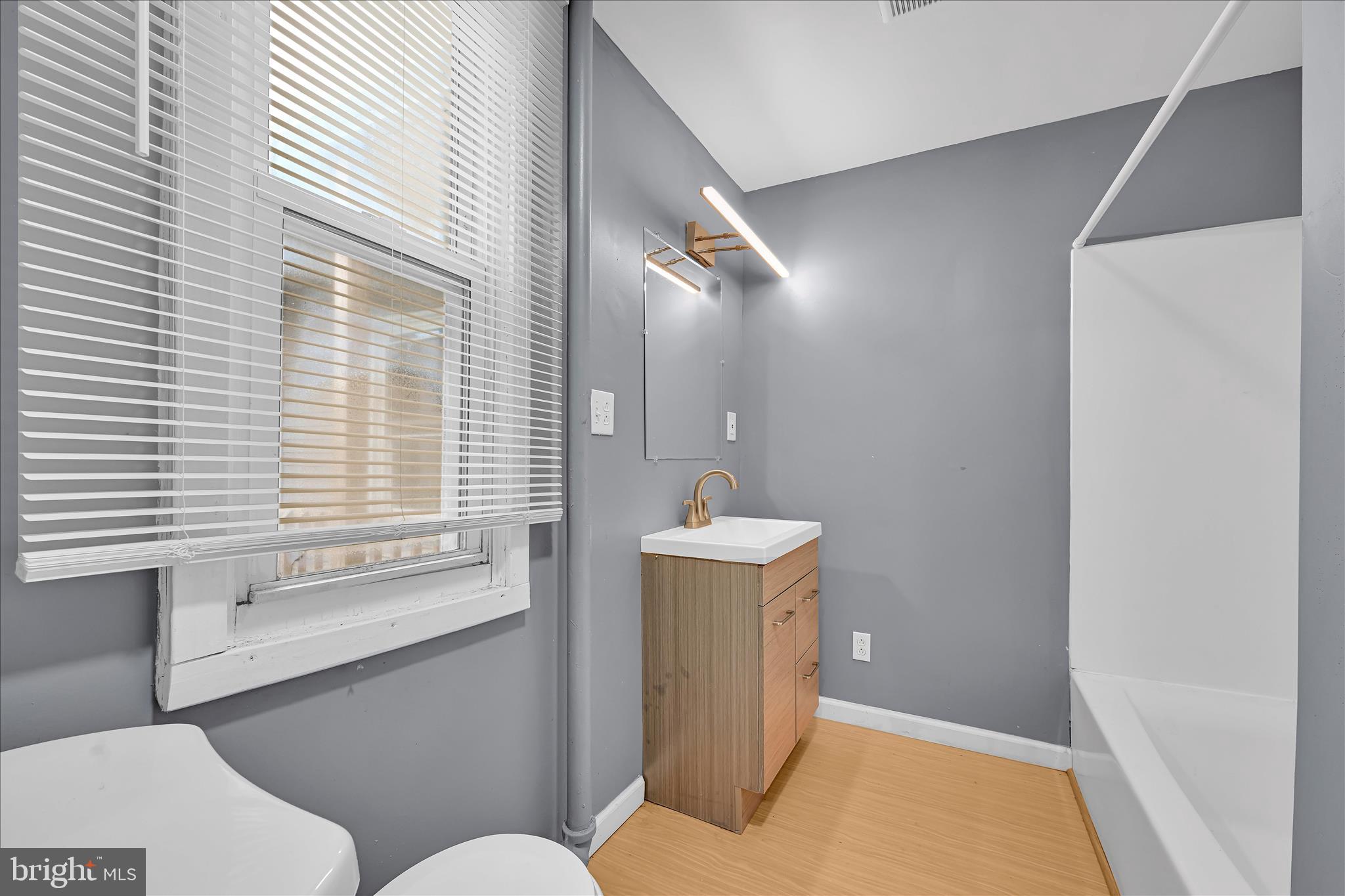 219 Walnut Street York, PA 17403 - Photo 26 of 33 Unit 2: Full Bathroom