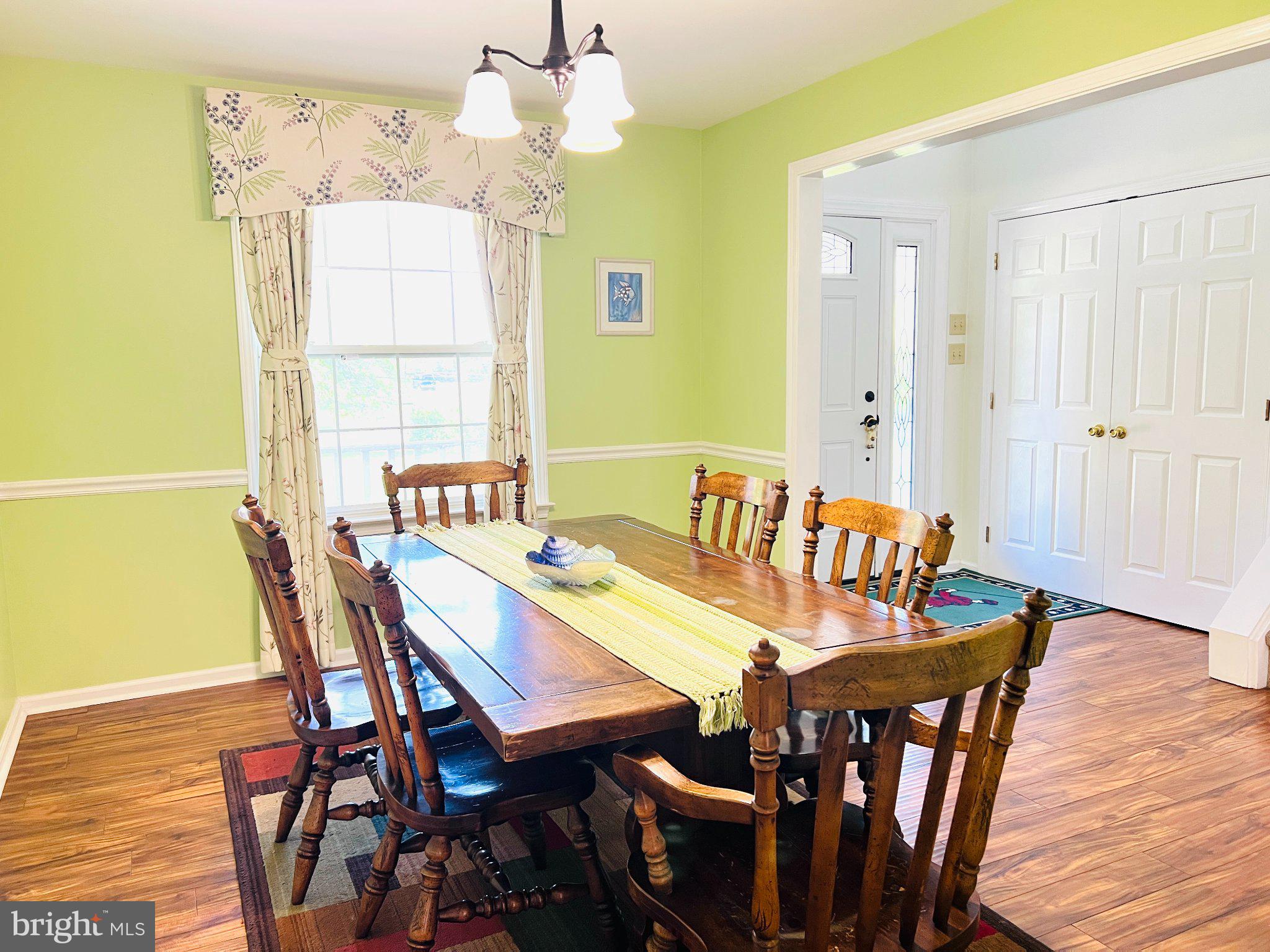 952 Valleybrook Road Garnet Valley, PA 19060 - Photo 6 of 31 Bright and inviting dining space.