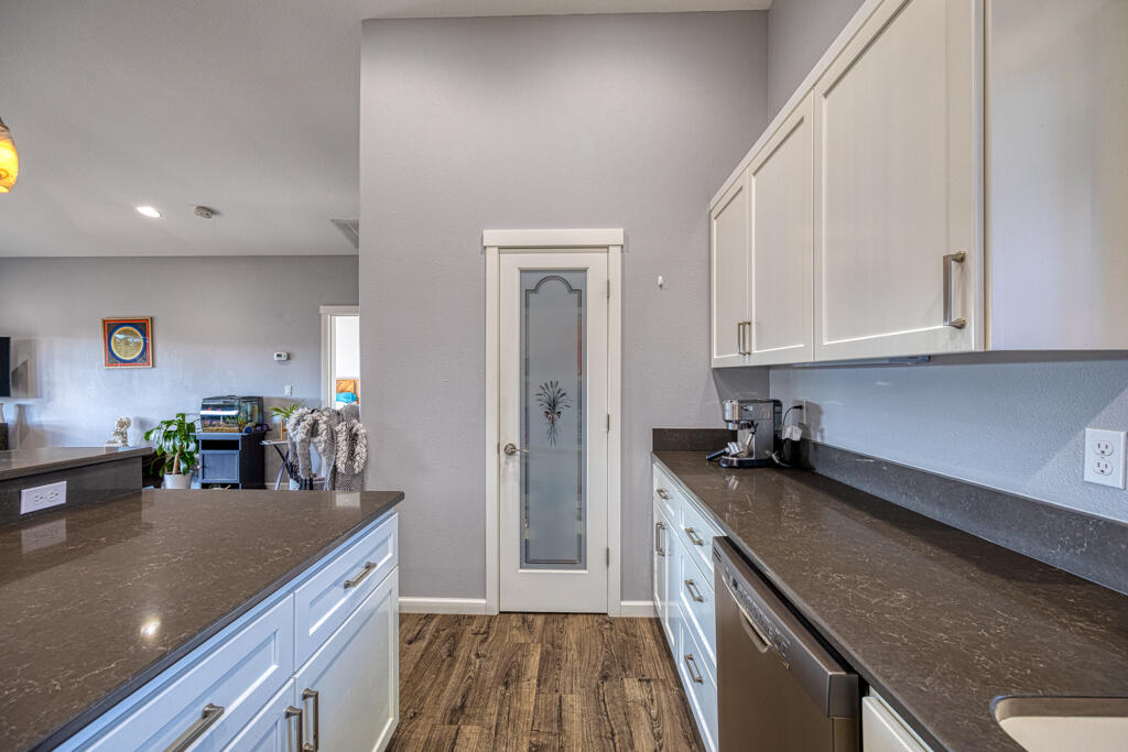 11264 Kestrel Road Klamath Falls, OR 97601 - Photo 10 of 34 Pantry in Kitchen