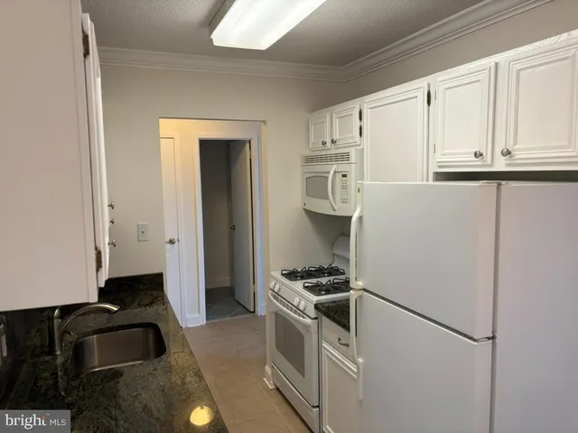 $2,000 | 501 Slaters Lane, Unit 413, Alexandria, VA 22314