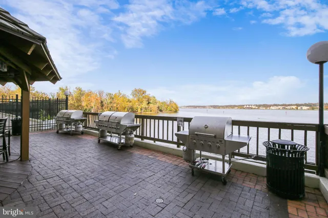 $2,000 | 501 Slaters Lane, Unit 413, Alexandria, VA 22314