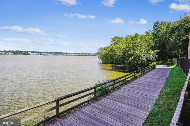 $2,000 | 501 Slaters Lane, Unit 413, Alexandria, VA 22314