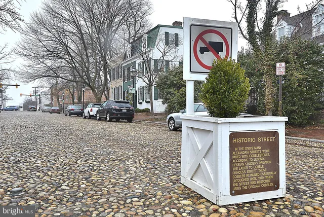 $2,000 | 501 Slaters Lane, Unit 413, Alexandria, VA 22314