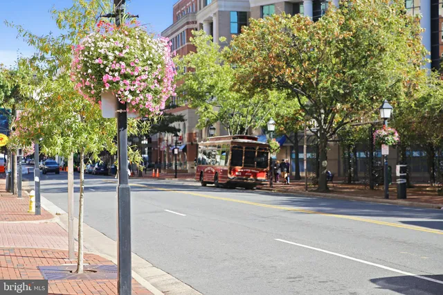 $2,000 | 501 Slaters Lane, Unit 413, Alexandria, VA 22314