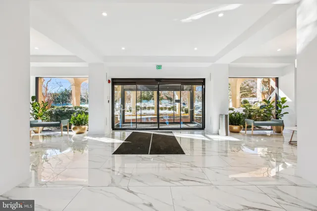 $2,000 | 501 Slaters Lane, Unit 413, Alexandria, VA 22314