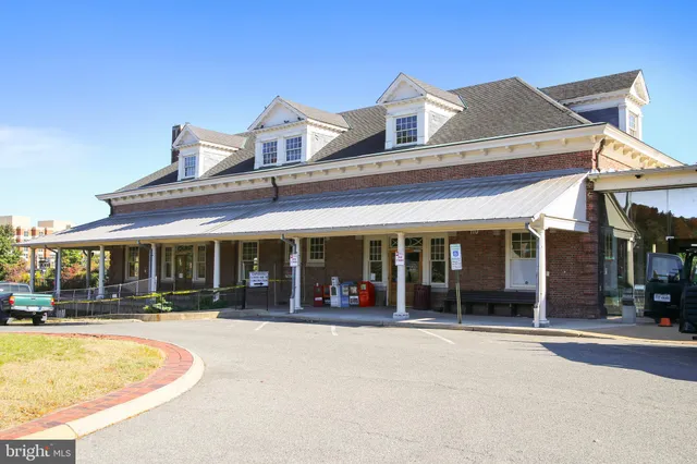 $2,000 | 501 Slaters Lane, Unit 413, Alexandria, VA 22314