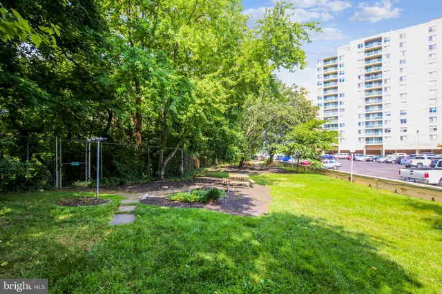 $2,000 | 501 Slaters Lane, Unit 413, Alexandria, VA 22314