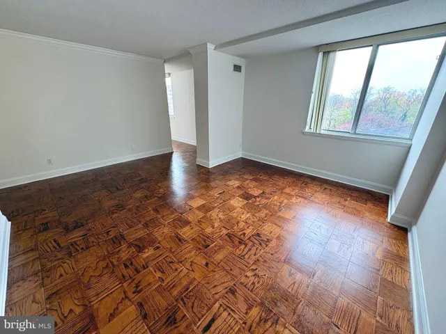 $2,000 | 501 Slaters Lane, Unit 413, Alexandria, VA 22314