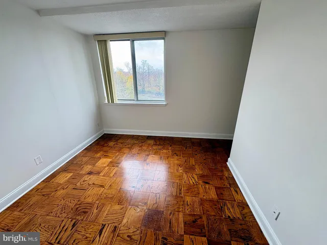 $2,000 | 501 Slaters Lane, Unit 413, Alexandria, VA 22314