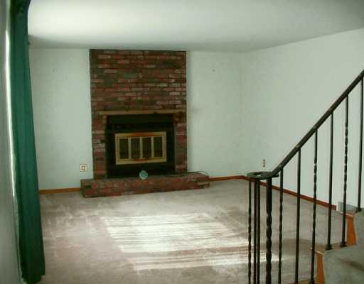 991 Hoffmeyer Road Carnegie, PA 15106 - Photo 2 of 8 Living Room.