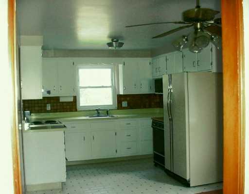 991 Hoffmeyer Road Carnegie, PA 15106 - Photo 4 of 8 Kitchen.