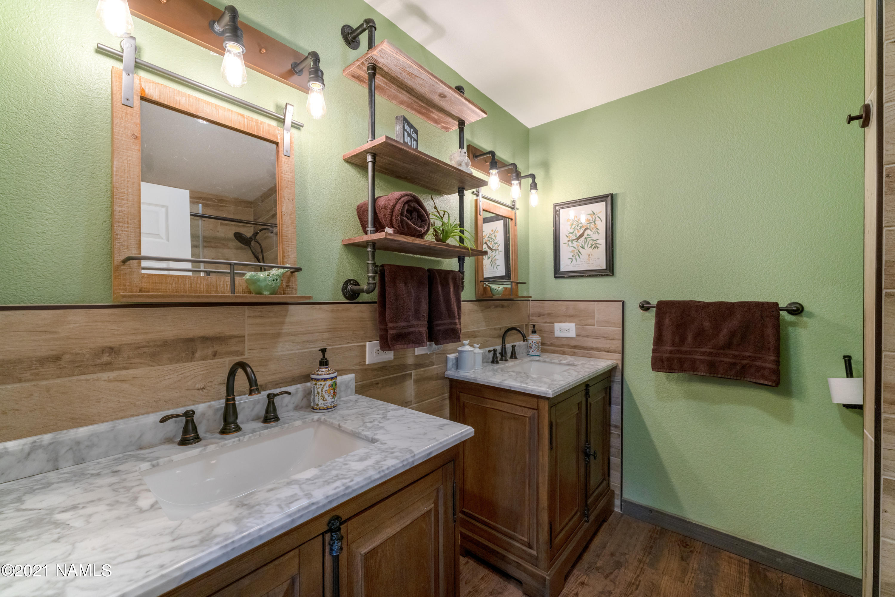 11025 Rodeo Road Flagstaff, AZ 86004 - Photo 13 of 23 Guest Bathroom