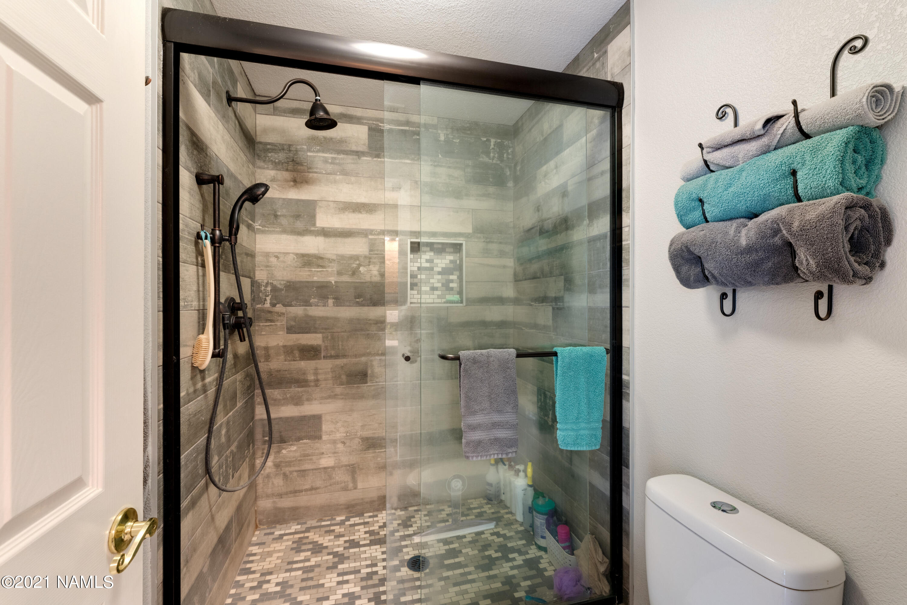 11025 Rodeo Road Flagstaff, AZ 86004 - Photo 10 of 23 Primary Bathroom