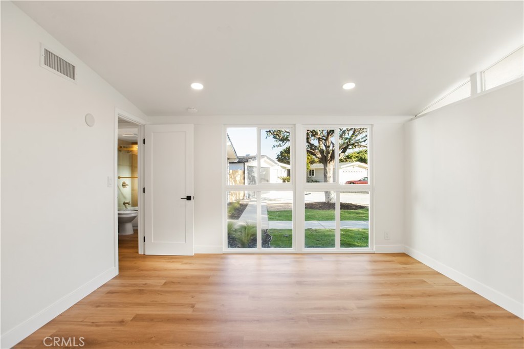 108 Level Place Anaheim, CA 92804 - Photo 11 of 33 Primary Bedroom