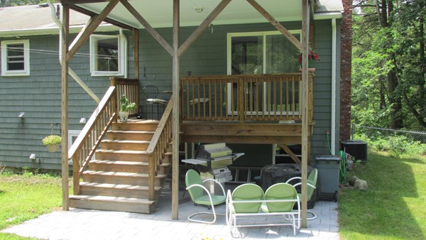 9 Highland Road Merrimac, MA 01860 - Photo 8 of 20 a front view of a house with plants