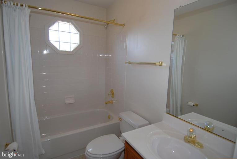 15420 Deep Bottom Road Darnestown, MD 20874 - Photo 14 of 29 Bath #2