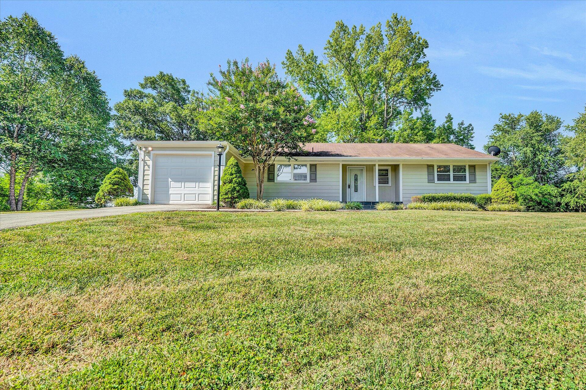 2807 McVitty Road Southwest Roanoke, VA 24018 - Photo 1 of 35 01-DSC2373