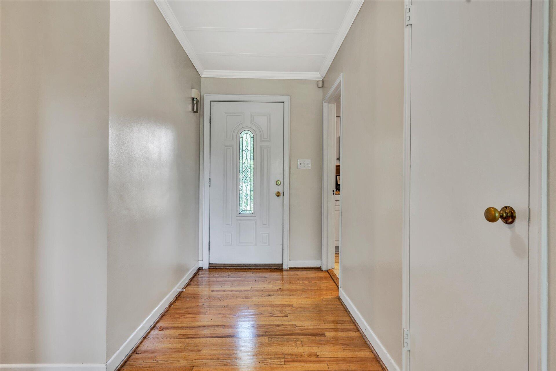 2807 McVitty Road Southwest Roanoke, VA 24018 - Photo 3 of 35 03-DSC2409