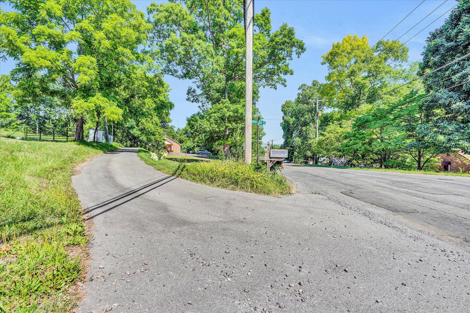 2807 McVitty Road Southwest Roanoke, VA 24018 - Photo 33 of 35 33-DSC2472
