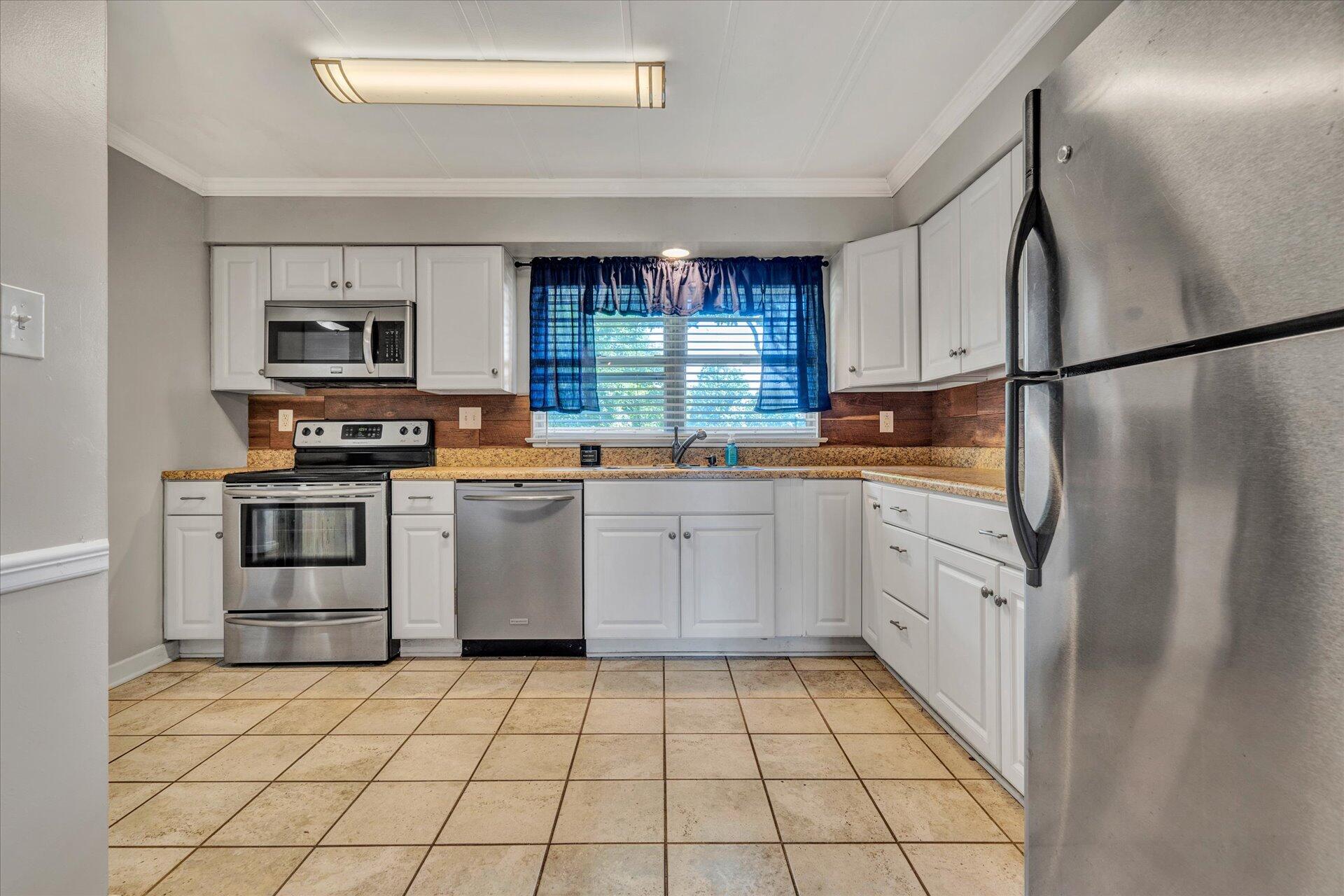 2807 McVitty Road Southwest Roanoke, VA 24018 - Photo 8 of 35 08-DSC2442