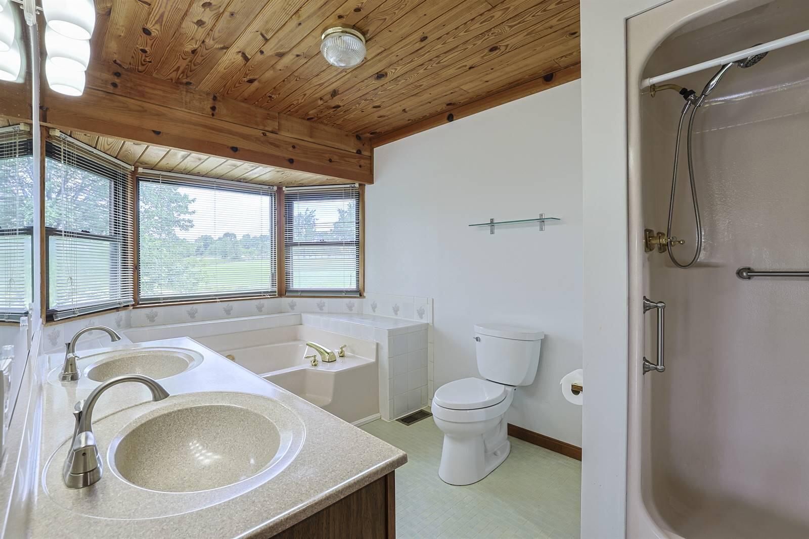 2776 Longbranch Road Union, KY 41091 - Photo 16 of 37 027-Primary-Bath