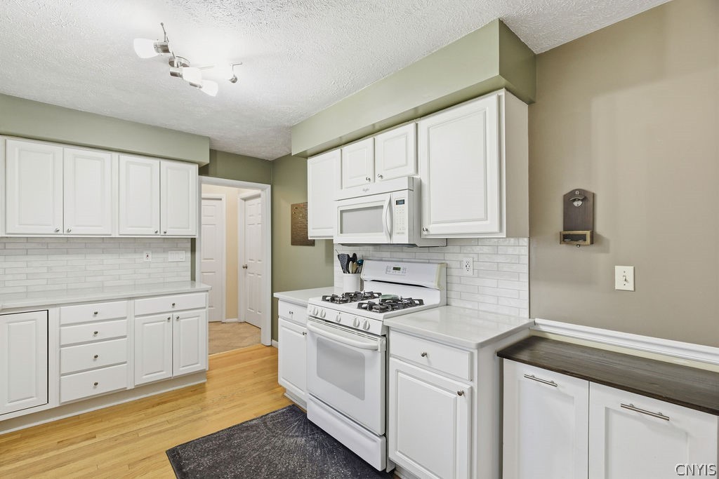 7017 Bolivar Road Sullivan, NY 13037 - Photo 5 of 40 Workspace around the gas stove is perfect for meal