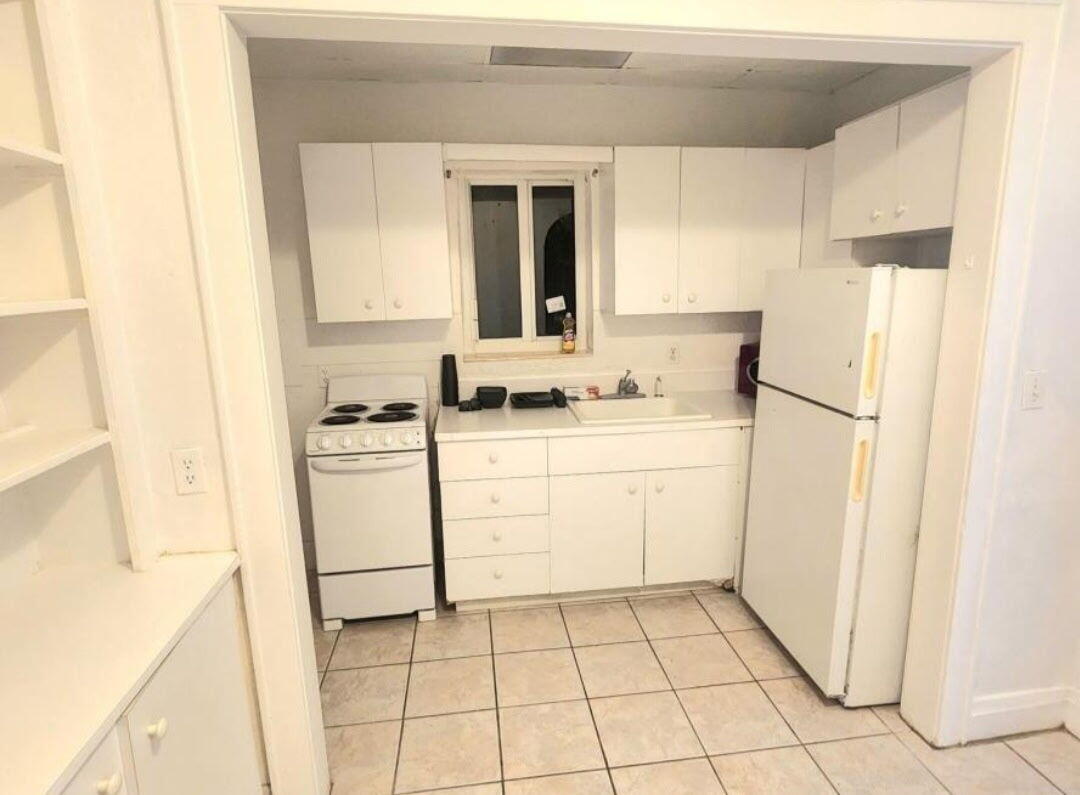 817 Tyler Street, Unit 3 Hollywood, FL 33019 - Photo 6 of 7 a utility room with cabinets washer and dryer