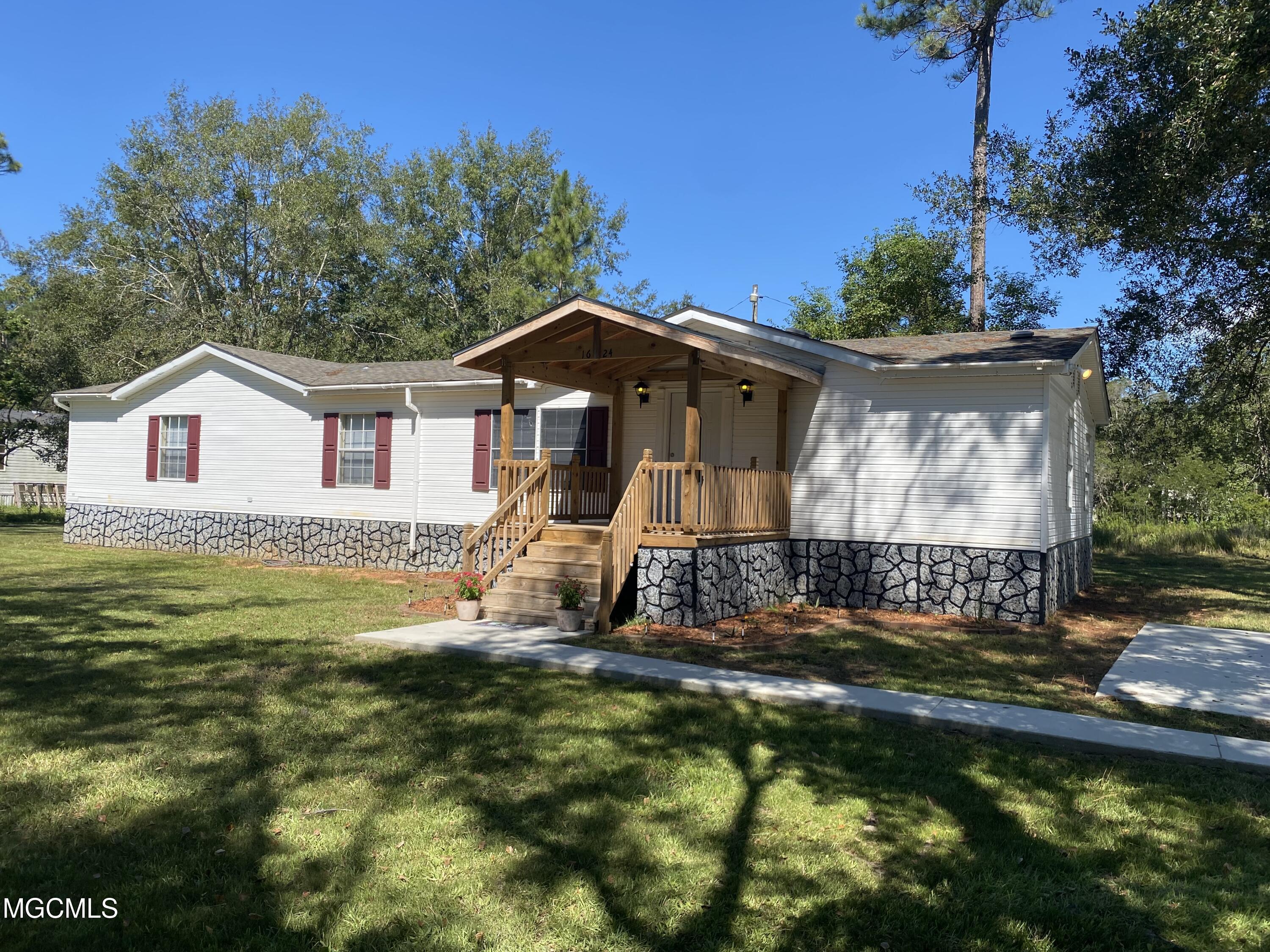 1624 Hastings Road Gautier, MS 39553 - Photo 1 of 26 50CB8B7A-4E1E-4500-AC54-60E2393D6808