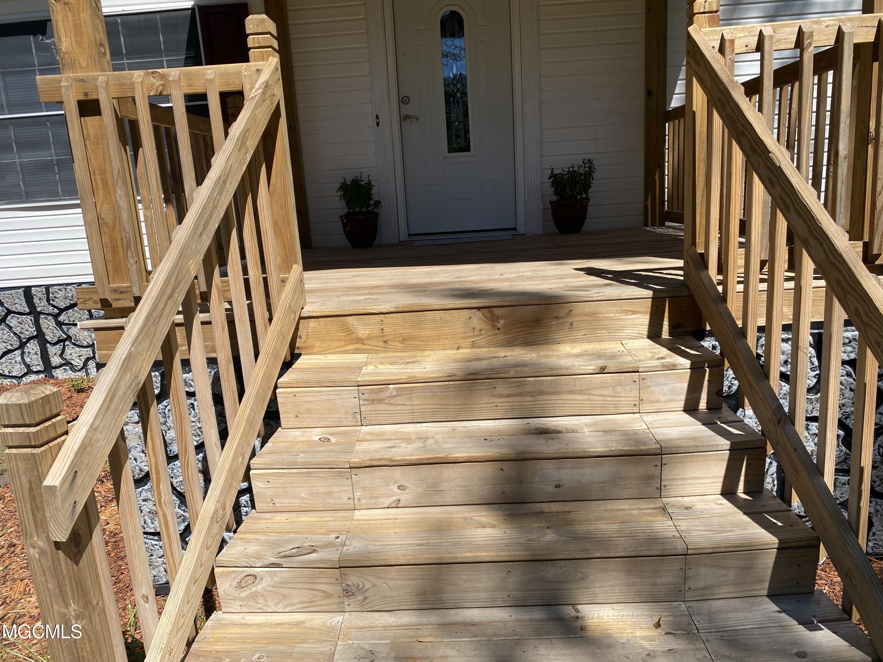 1624 Hastings Road Gautier, MS 39553 - Photo 5 of 26 7AEBB8A9-9CE7-4000-A01E-7576686203BA