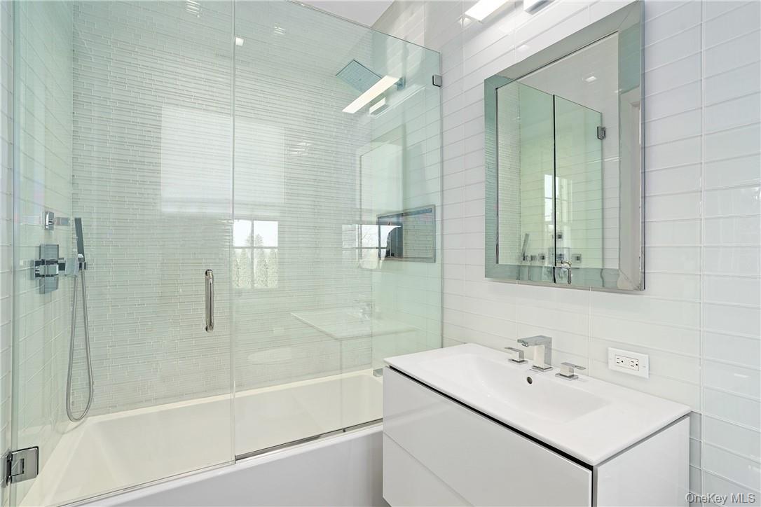 99 Mamaroneck Road Scarsdale, NY 10583 - Photo 20 of 35 Ensuite Bathroom