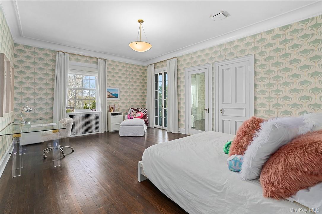 99 Mamaroneck Road Scarsdale, NY 10583 - Photo 21 of 35 Large Bedroom with Walk-in Closet and Ensuite Bathroom