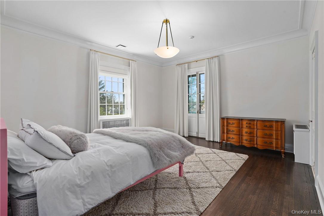 99 Mamaroneck Road Scarsdale, NY 10583 - Photo 23 of 35 Large Bedroom with Walk-in Closet and Ensuite Bathroom