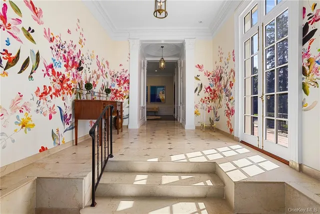 a view of entryway with a flower pot