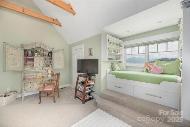 a view of a livingroom with furniture and a ceiling fan