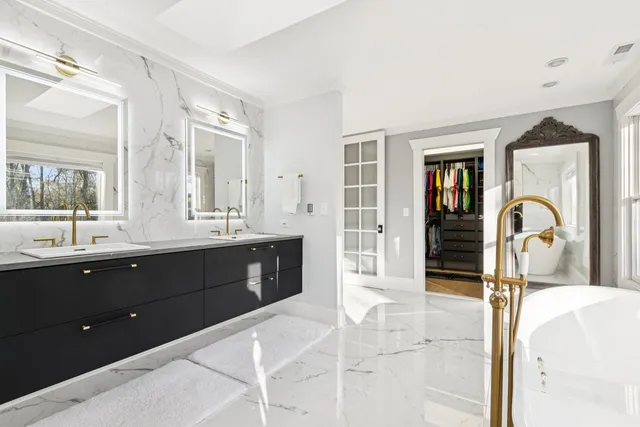 $1,390,000 | 27625 West Kazimour Drive, Lake Barrington, IL 60010