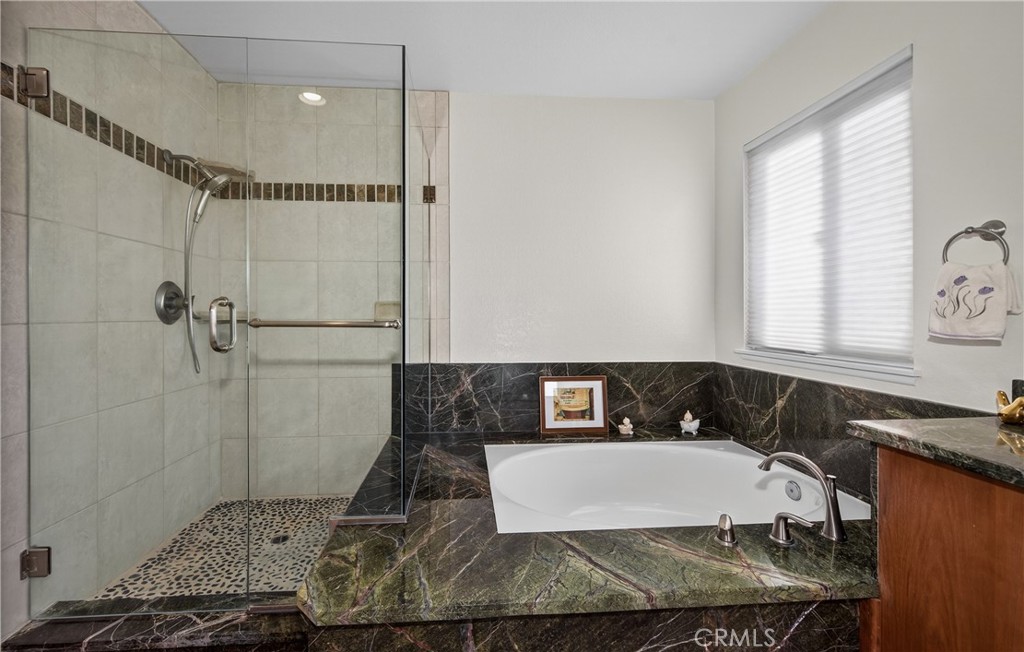 11984 Paradise Street Grand Terrace, CA 92313 - Photo 32 of 49 Primary Suite Bathroom