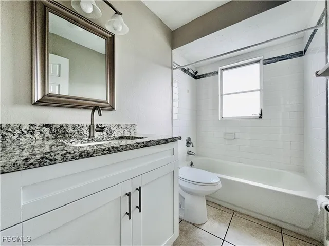 $1,400 | 706 Southeast 13th Court, Unit J, Cape Coral, FL 33990